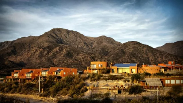 ¿Se puede o no se puede? Sobre hoteles que se quejan y hoteles que abren