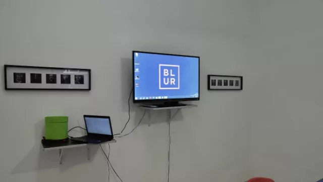 Dentro del amplio espacio funciona BLUR, Espacio de Formación en Artes