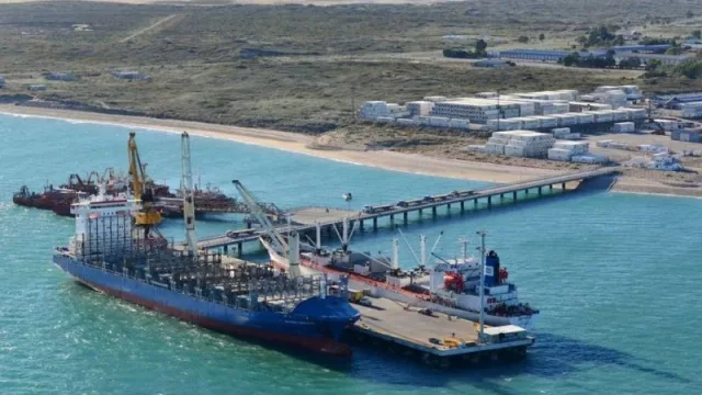 Vaca Muerta en Río Negro: esperan la llegada de un barco con 7.800 toneladas de acero