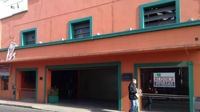 Reacomodamiento en barrio Güemes: ¿y ese cartel de "se alquila" en Mercado Central? 