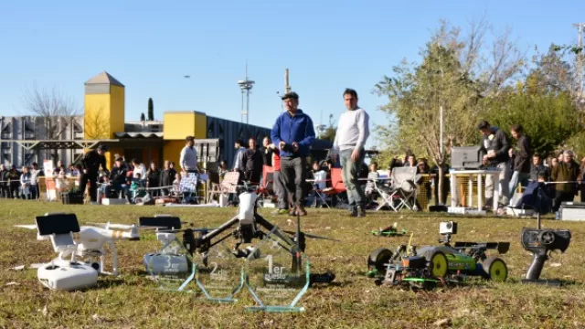 Ganadores de la carrera de drones.