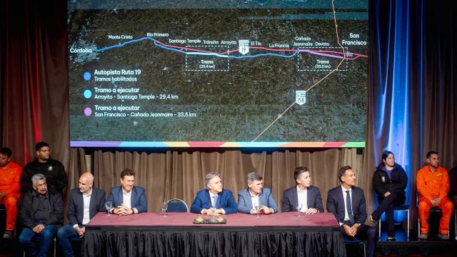 Llaryora presidió el acto de preadjudicación de las obras para finalizar la Autopista Nacional Ruta 19