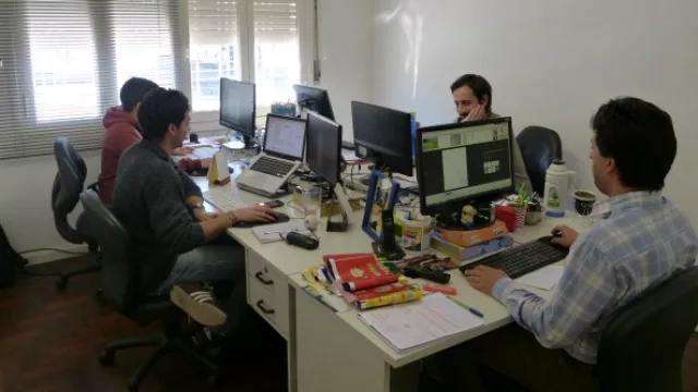 El equipo de creatividad, arte y diseño y desarrollo web que comandan Marcelo Martínez y Juan Crosio.