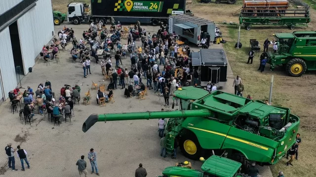 Comenzó la Feria John Deere 2025: Conci en Sinsacate ya fue sede: tecnología agrícola bajo la estética de una misión espacial
