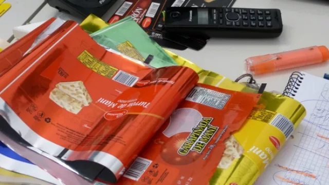 Marcelo Martínez, Coordinador de arte trabaja en el packaging del cliente Palmesano.