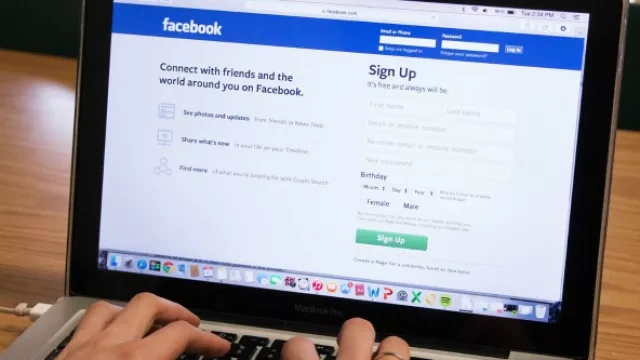 Los adultos eligen las redes sociales para informarse