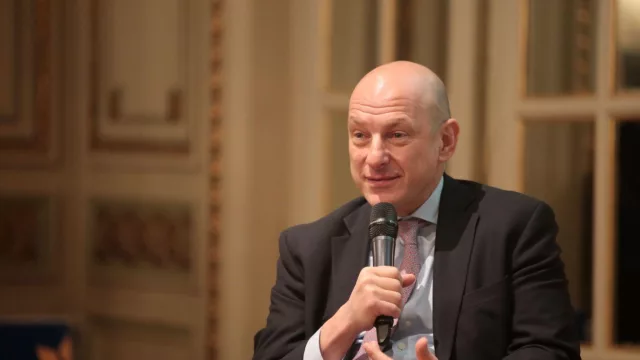 El politólogo Sergio Berensztein llega a Río Tercero para analizar el “minuto a minuto” de la política y la economía argentina