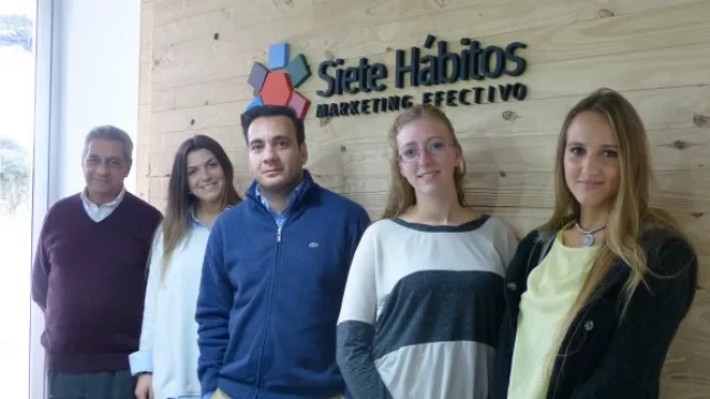 Parte del  equipo de Siete Hábitos (de izq a der) Luis A. Centeno , Débora  Solusoria, Luis Centeno, Jessica Bartel, Valentina Laguinge.