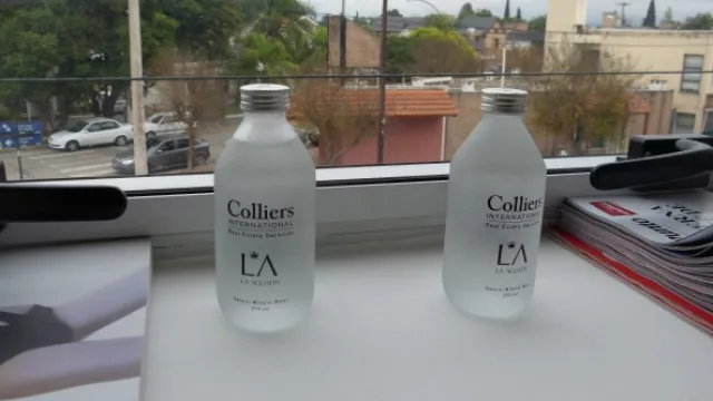 Botellas de agua mineral realizadas para un evento de Colliers Internacional.