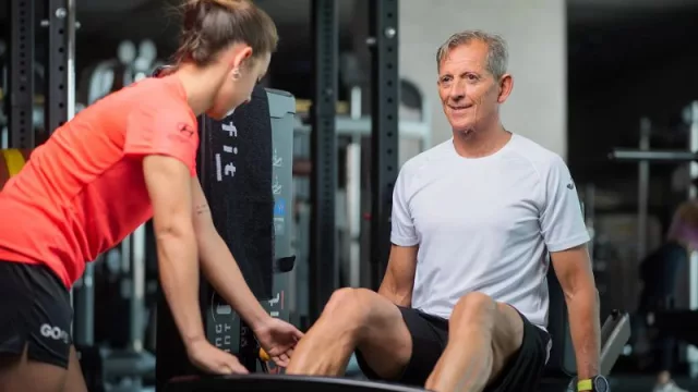 Los mayores de 65 años lideran el hábito de caminar en España, según el Observatorio GO fit
