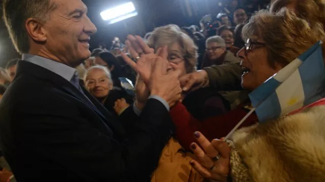 Atención: abuelos con plata (Macri pone $ 75.000 millones en los bolsillos de los jubilados)