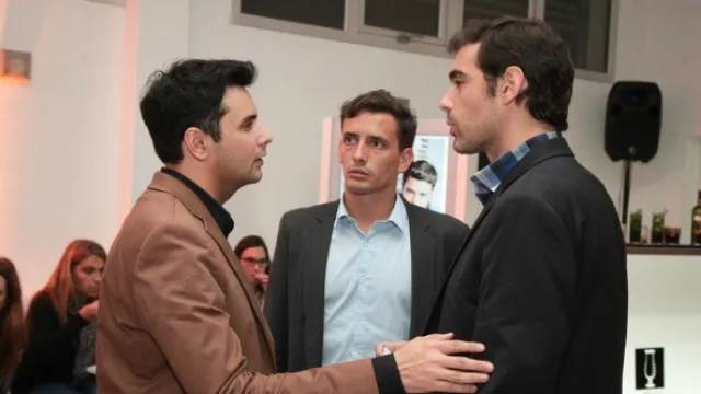 Nicolás Leoni, gerente de MKT y Comunicación de GAMA les da la bienvenida a Matías y Gastón Montironi.