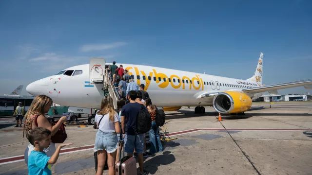 Flybondi suma 10 aviones para la temporada alta y cuatro nuevas rutas desde el Taravella (COR-ASU, COR-IGR Y COR-FTE, COR-USH)