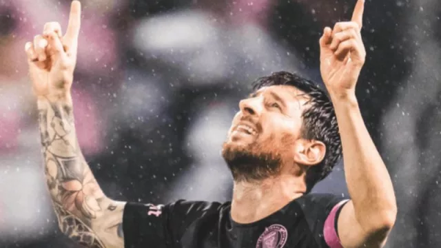 ¿Messi es “extraterrestre”? Doblete, caño y pase a Playoffs (goles y análisis)