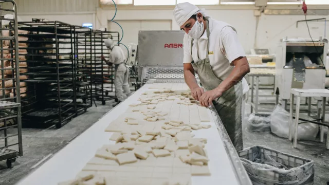 Cómo se producen las toneladas de panificados de Panadería del Pilar (el secreto de su vigencia)