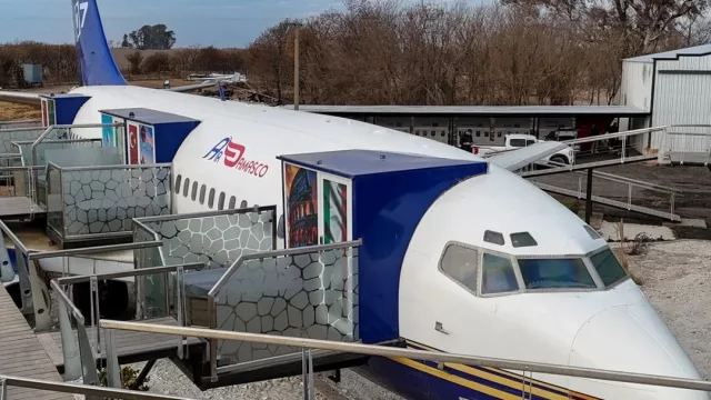 Air Damasco, el primer hotel–avión de Argentina: dos Boeing 737 reciclados y 90% de ocupación en Oncativo