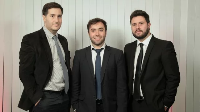 Gabriel Enrique Montiel, ejecutivo de Ventas Sucursal General Paz; Agustín Salguero, ejecutivo de Ventas y Bartolomé Castiñeira, gerente Sucursal Barrio General Paz.