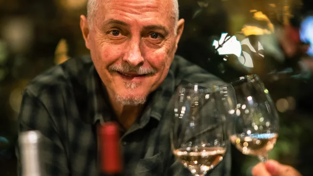 El cantante Pedro Aznar incursiona en el mundo del vino y lo presenta en Córdoba (cuándo y dónde)