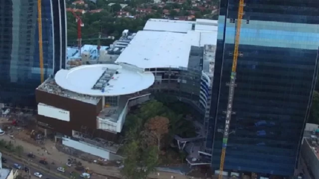 Uno de los patios abiertos de la galería.