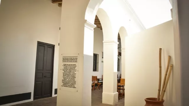 Durante la restauración del edificio se acondicionaron a mano los techos originales.