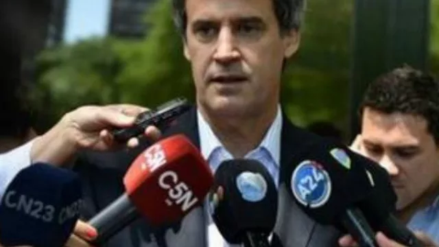 La devaluación de Prat-Gay más exitosa en los papeles que la de Kichi (la “piel social” dice otra cosa)