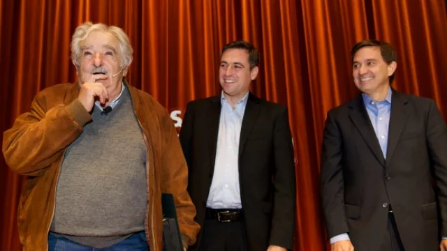 Mestre y Asrin junto a Mujica en Caja Naranja.