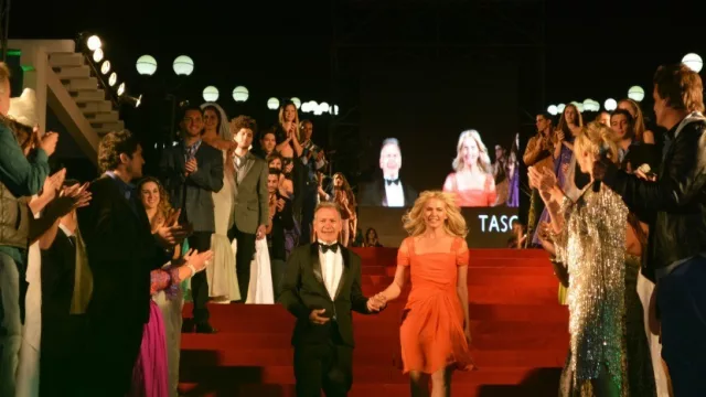 Hoy jueves a las 20, Quinta Edición del Desfile Real (con Valeria Mazza)