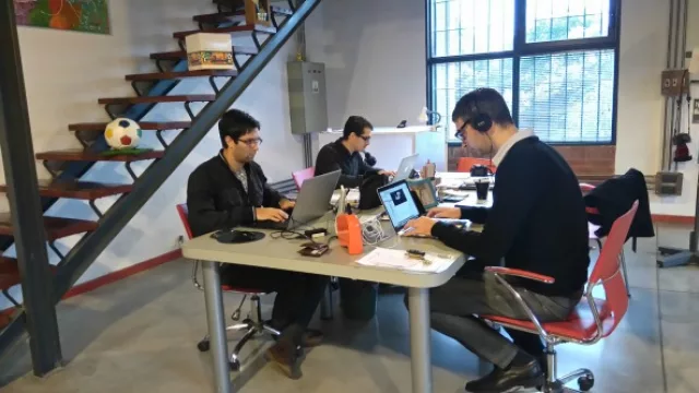 Los tres socios: Sebastián (Director comercial), José (Director de Proyectos), y Raúl (Director de Finanzas).