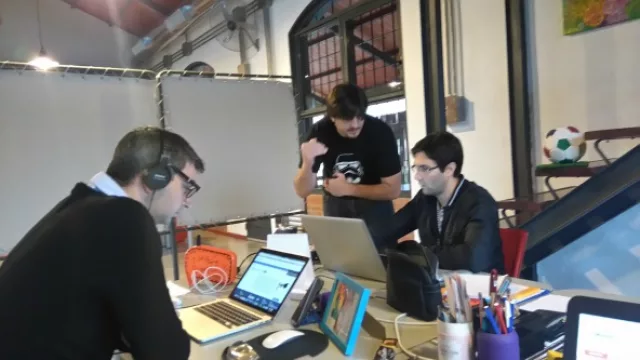  Beacons próximamente un nuevo servicios de  la agencia. Mediante estos pequeños dispositivos bluetooh y una app, se puede enviar información a los usuario permitiendo acceder a ofertas y más.