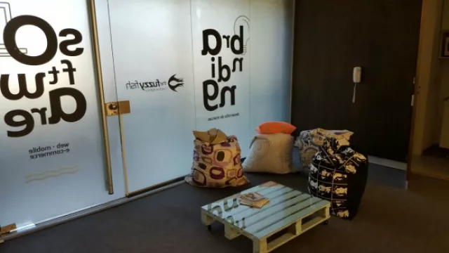 El living todavía está incompleto, la idea es poner una Play Station, cuenta Lucas Romagnoli.