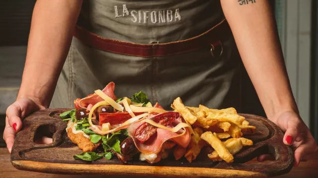 Tres amigos se unieron para dar vida a un bodegón que está entre los más elegidos de la gente