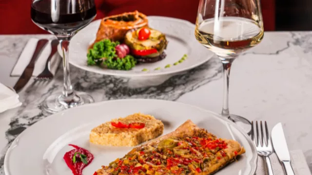 El clásico del Cerro de las Rosas que abrió en la zona de Tribunales (dónde está y qué se puede comer)