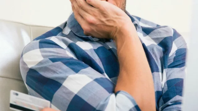 El ajuste llegó a las tarjetas y los seguros (a afinar el lápiz para no pagar de más)