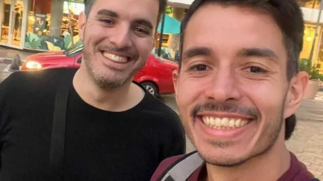 Dos amigos se sumaron a la tendencia de las hamburguesas smash y la rompen en Nueva Córdoba