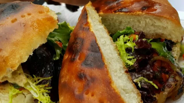 Y el Mejor Choripan Mundial (gourmet) lo hace Late (¿hay choris en el mundo?) 