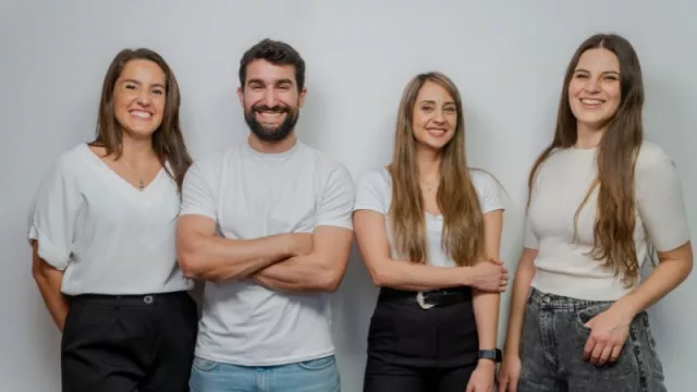 Laura Domínguez, Lisandro Cabot, Andrea Peironel y Silvina Devito, socios fundadores de nAve.