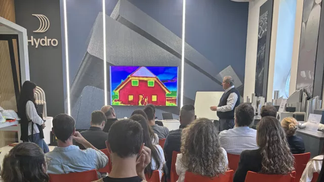 25 arquitectos visitaron la planta de Hydro Argentina para conocer de primera mano cómo se fabrica un perfil de aluminio