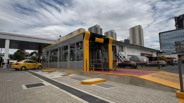 Colón y Zipoli tiene su autolavado express (y nosotros lo probamos): $ 15.000 por 2 minutos (¿vale la pena?)