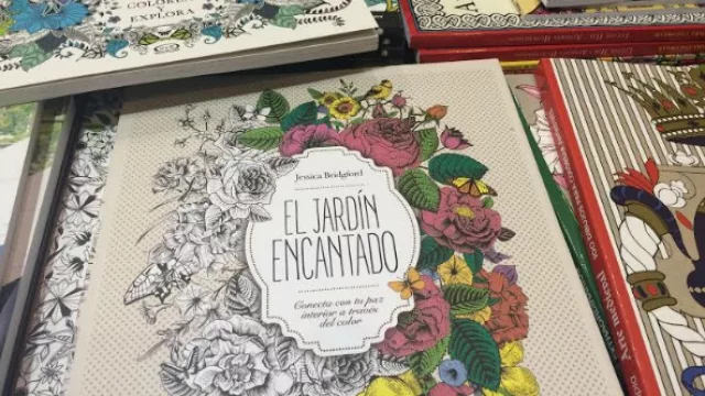 El Jardín Secreto, el libro que se convirtió en éxito de ventas en Europa, se consigue en Yenny a $140.
