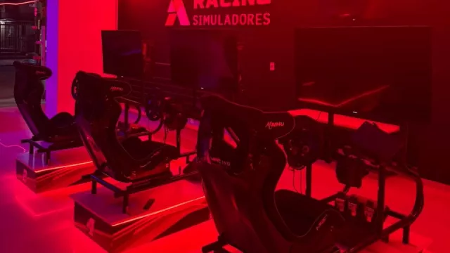 Ya podés correr como un piloto profesional: Aracing inaugura su sede en Córdoba con 12 simuladores de carrera
