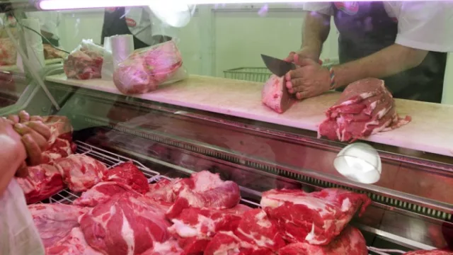 Sin asadito por una semana: la carne no baja y aconsejan no comprar
