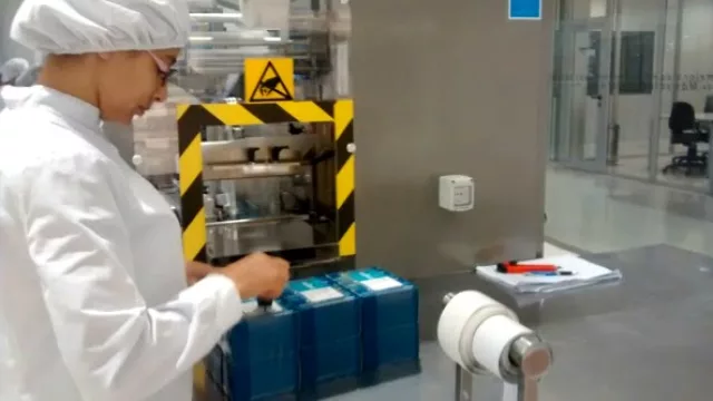 Savant sale de shopping: compró laboratorio odontológico y pack de marcas de medicamentos clínicos