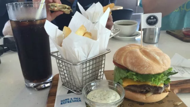 Le encanta la trastienda de El McDonald´s del Futuro (une dos debates)