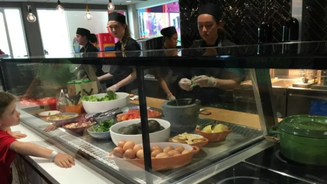 El McDonald´s del futuro te permite crear tu propia hamburguesa (ya funciona en Nueva Zelanda)