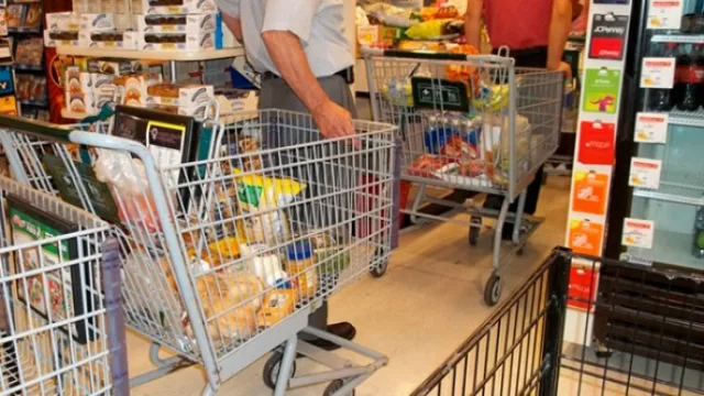 Una familia gasta en Córdoba $7.800 para alimentarse