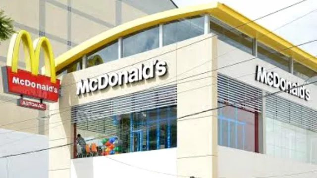 McDonald’s reduce en un 30% su iluminación exterior (acentúa un plan activo en la materia)