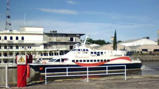 Colonia Express suma barco con bodega “Atlantic Express”