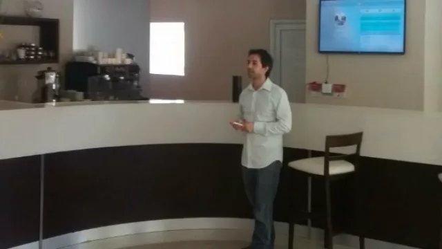 Ayer, recién llegado de EEUU, Funes explicó su desarrollo a la prensa cordobesa.