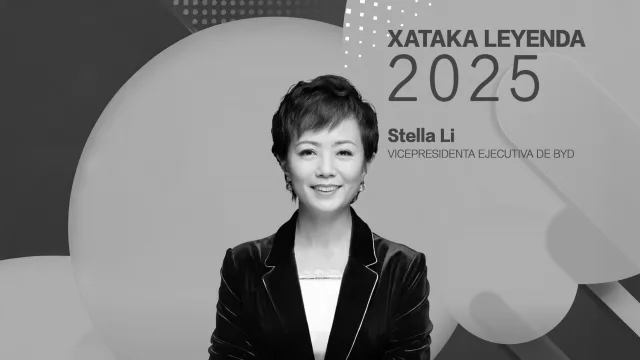 Stella Li, vicepresidenta ejecutiva de BYD, recibe el Premio Xataka Leyenda 2025 por su impacto en la movilidad sostenible