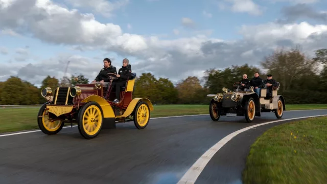 Mercedes-Benz arranca la previa a sus 140 años (desde exhibiciones a carreras de autos antiguos)